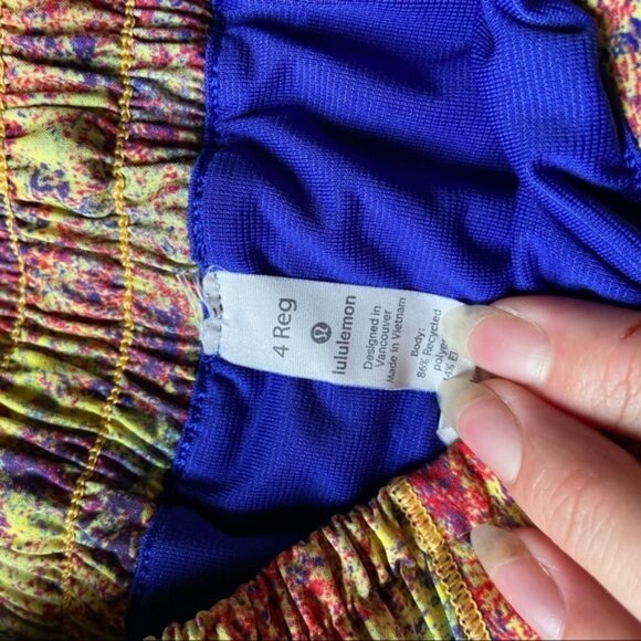 Lululemon Seawheeze 2019 Hotty Hot short size 4 - Picture 4 of 8